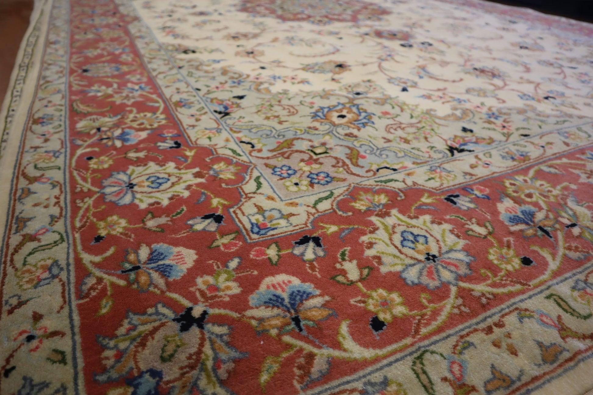 Tabriz Star - Hand-knotted  Persian Rug