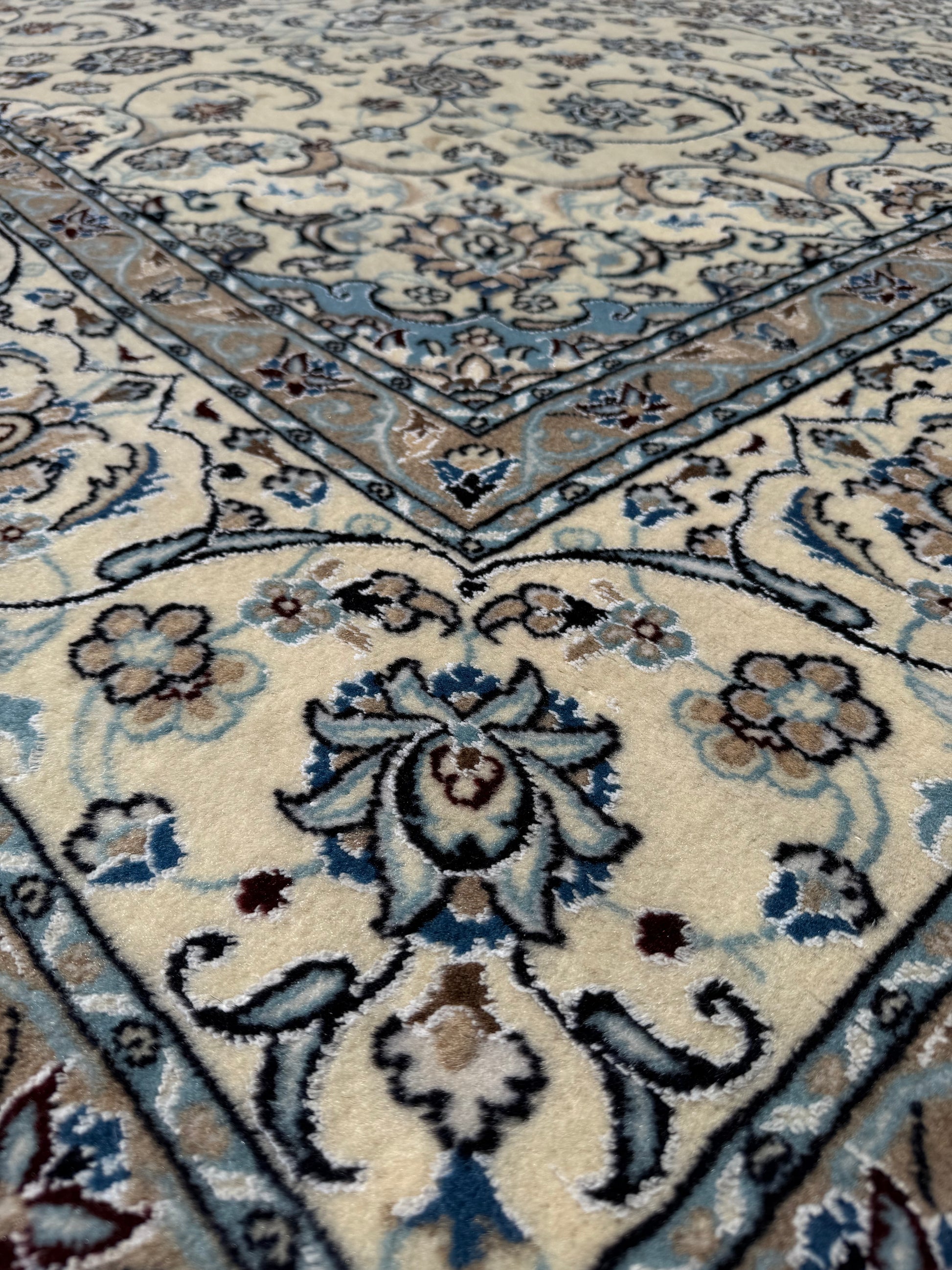 Nain - Hand-Knotted Persian Rug