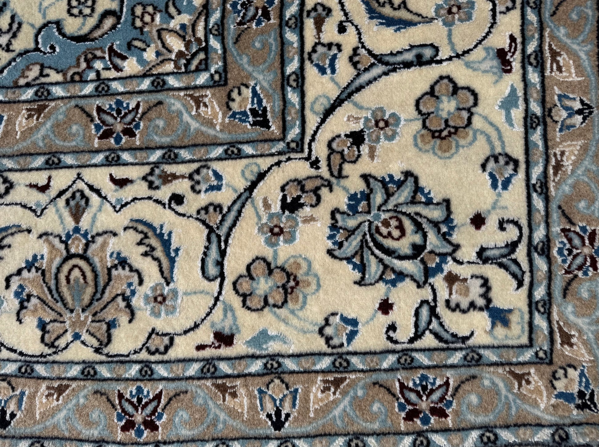 Nain - Hand-Knotted Persian Rug