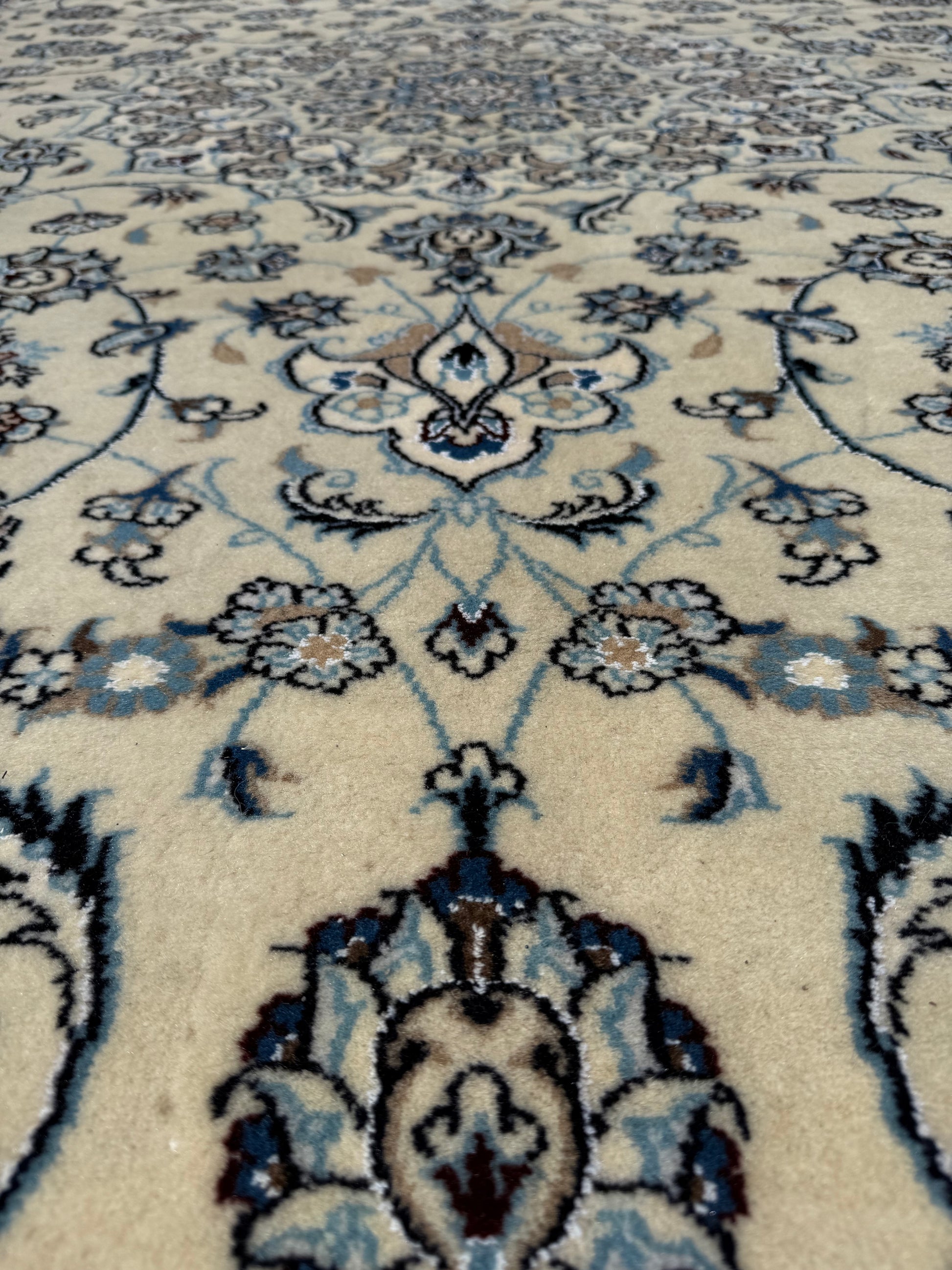 Nain - Hand-Knotted Persian Rug