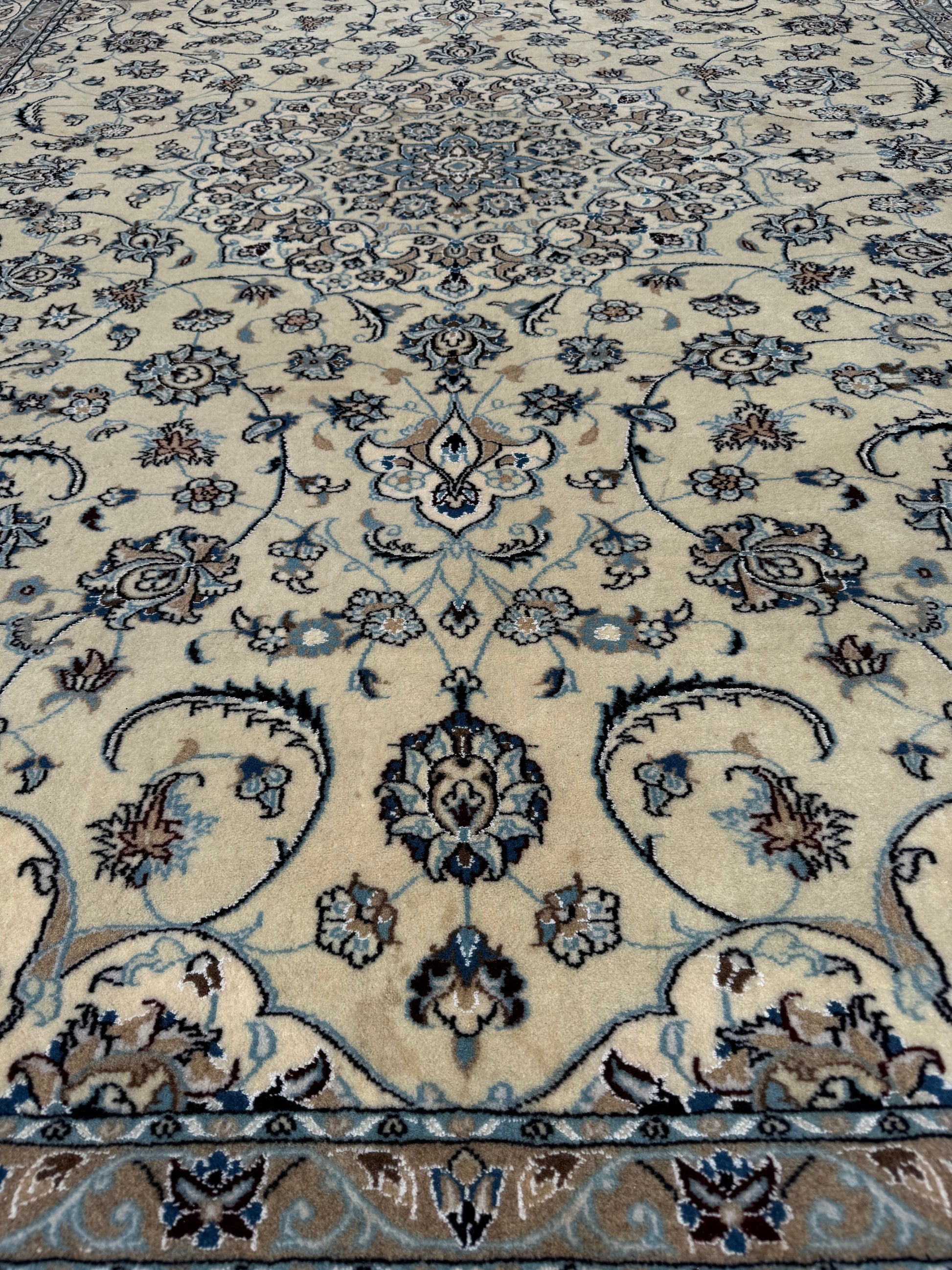 Nain - Hand-Knotted Persian Rug