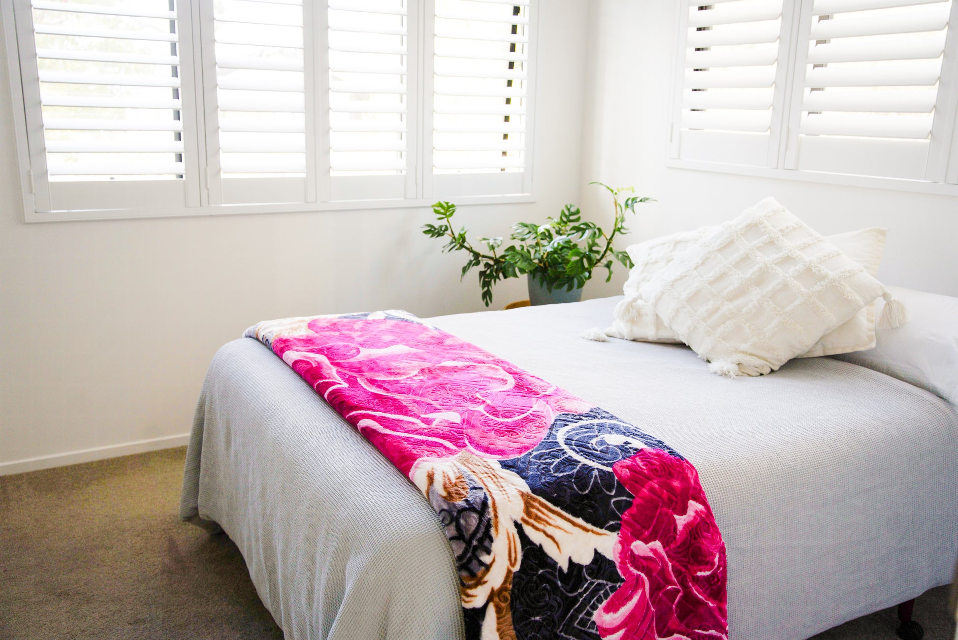 Blue and Pink Spirals - ‘Atis’ Mink Blanket  (Double)